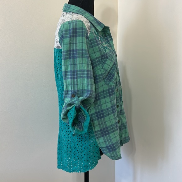 Miss Me Embroidered Flannel Button Down Shirt. Ladies Medium. - Picture 5 of 13
